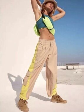 FP Movement Mesmerize Me
Colorblock Pants -M

Free People Movement Mesmerize
Me